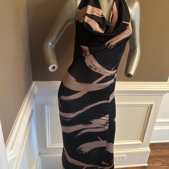 NWT FASHION NOVA Abstract Cowl Neckline Maxi Dress Sz XS - Picture 4 of 6